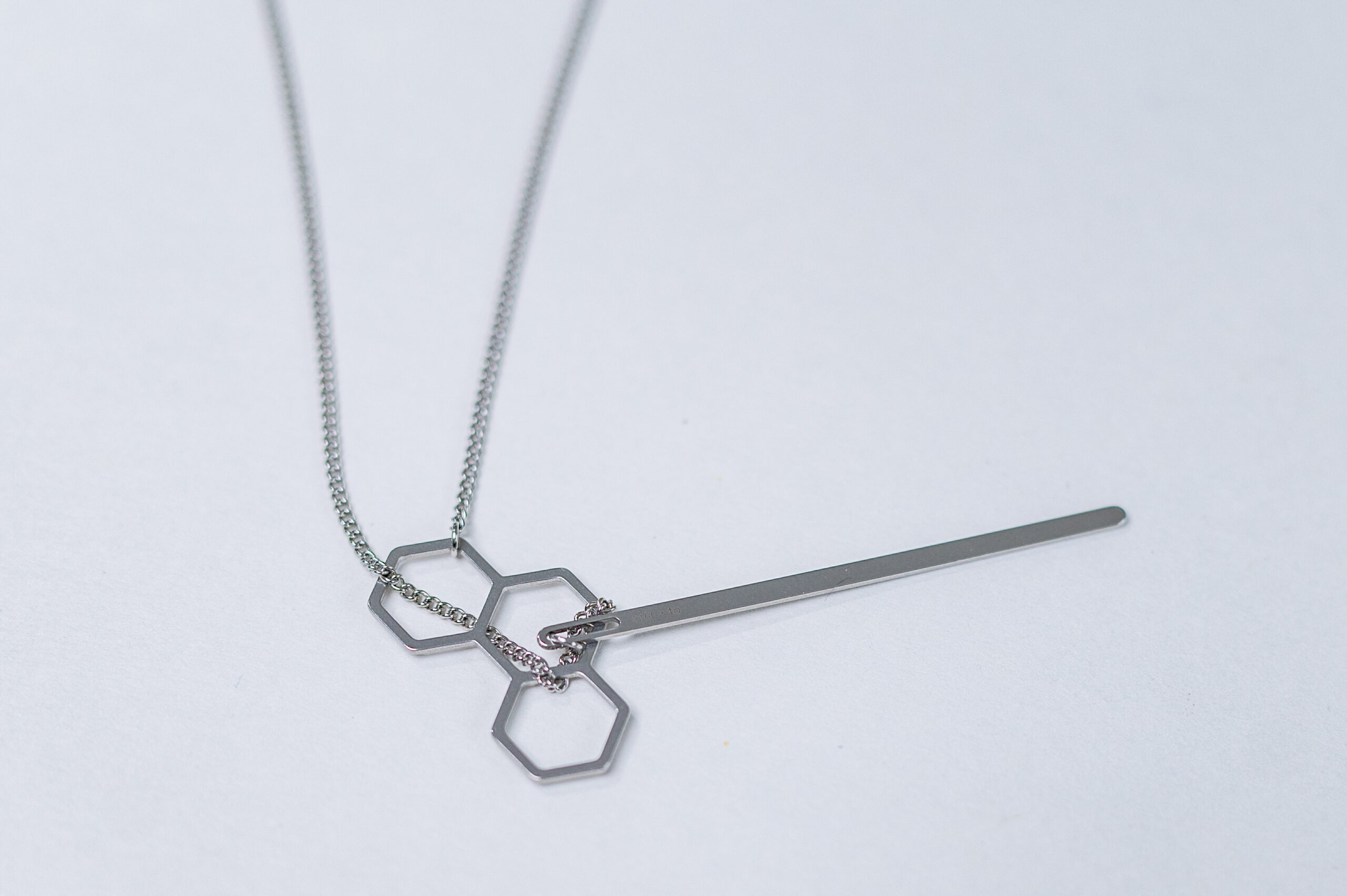 to SEW-TORIO necklace Hex